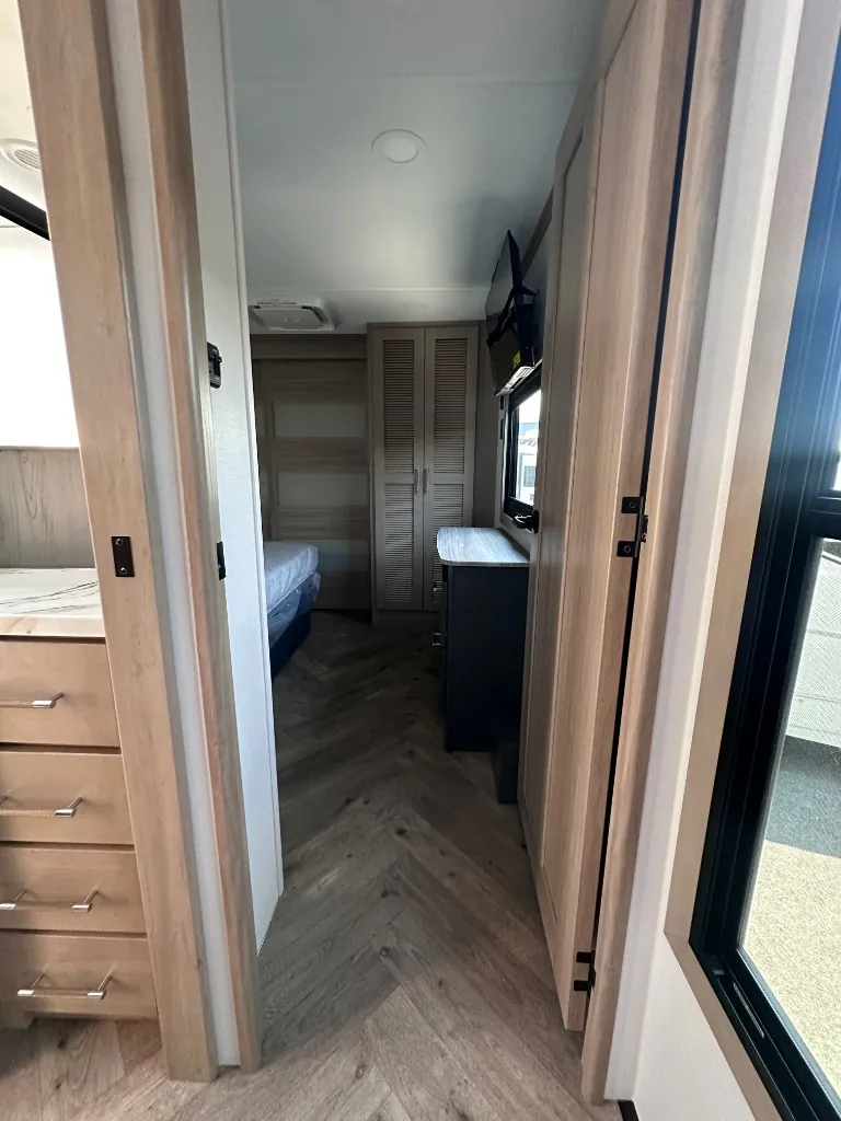 2026 Keystone Raptor 433, Photos photo 45