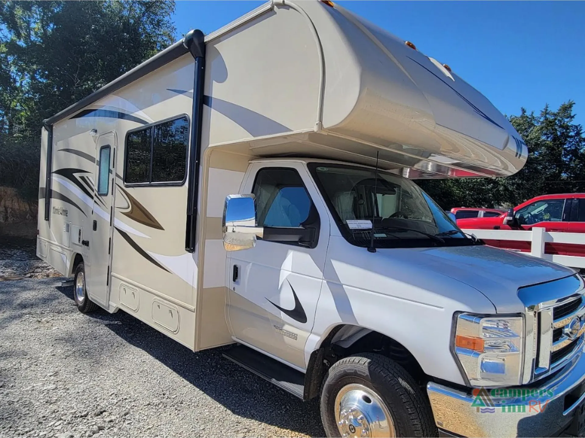 2025 Winnebago Minnie Winnie 26T - Photo 2