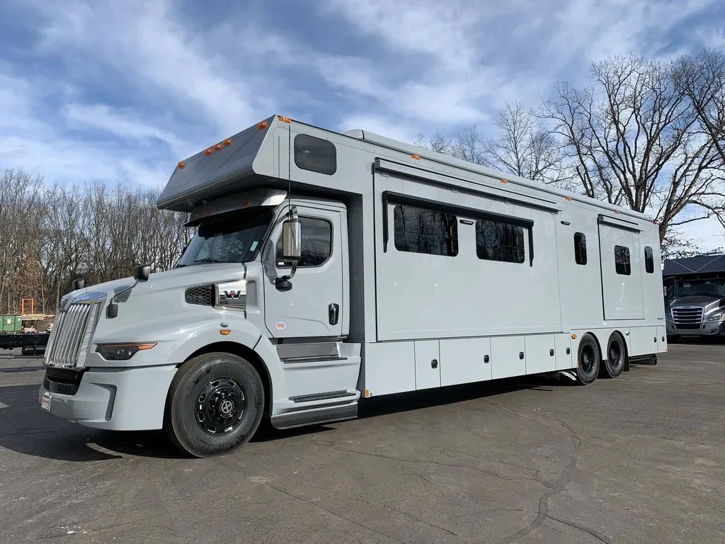2022 Renegade RV Valencia 35MB - Photo 4