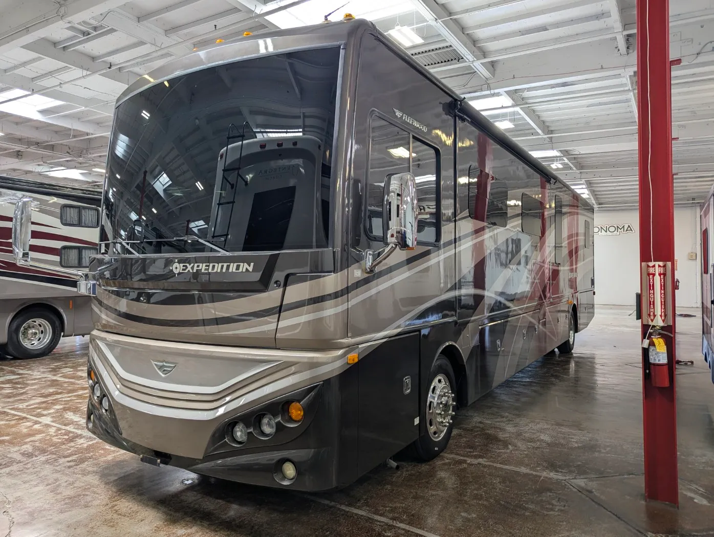 2015 Fleetwood Expedition 40X - Photo 2
