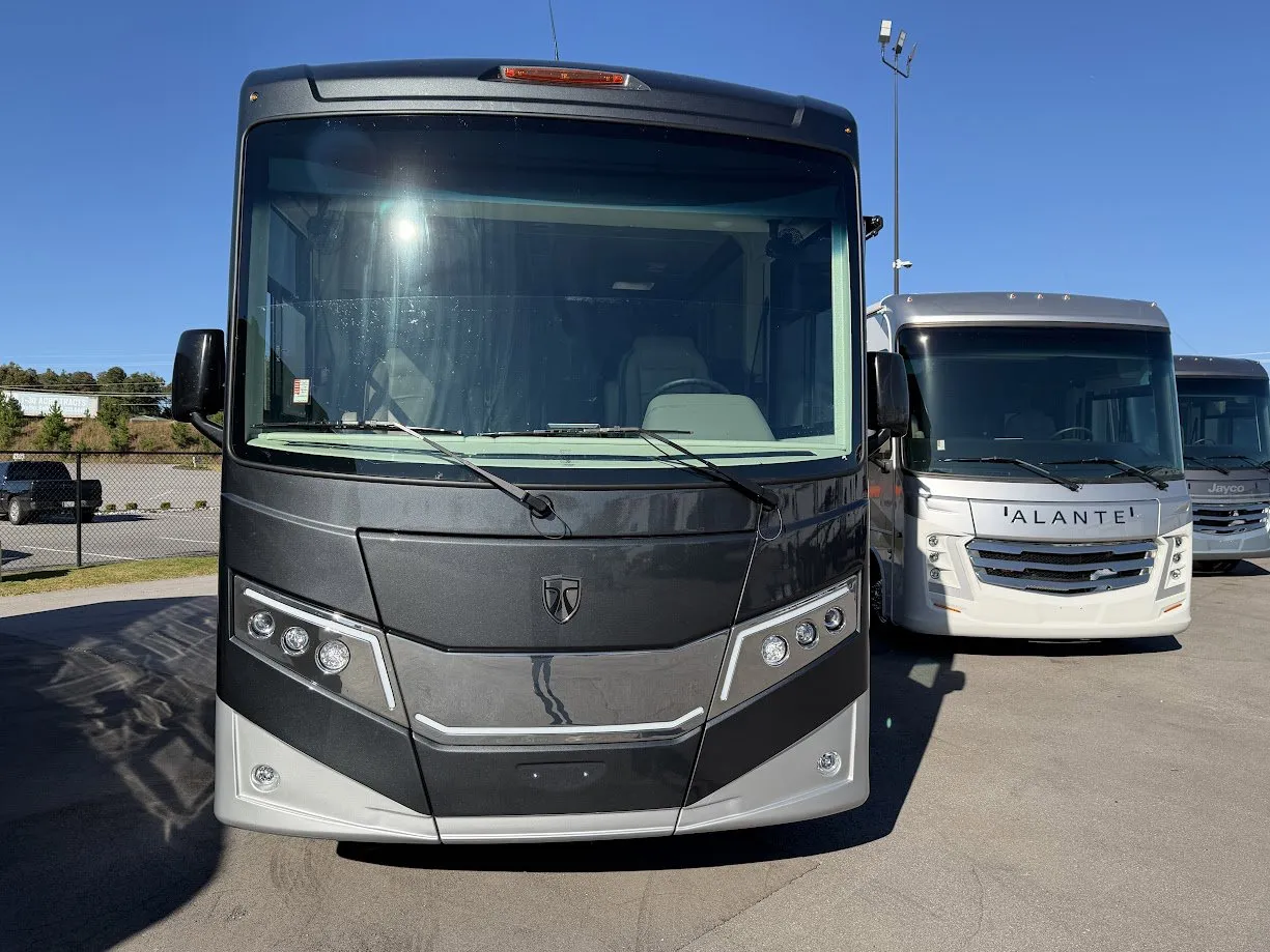 2026 Thor Motor Coach Palazzo GT 33.5 - Photo 3