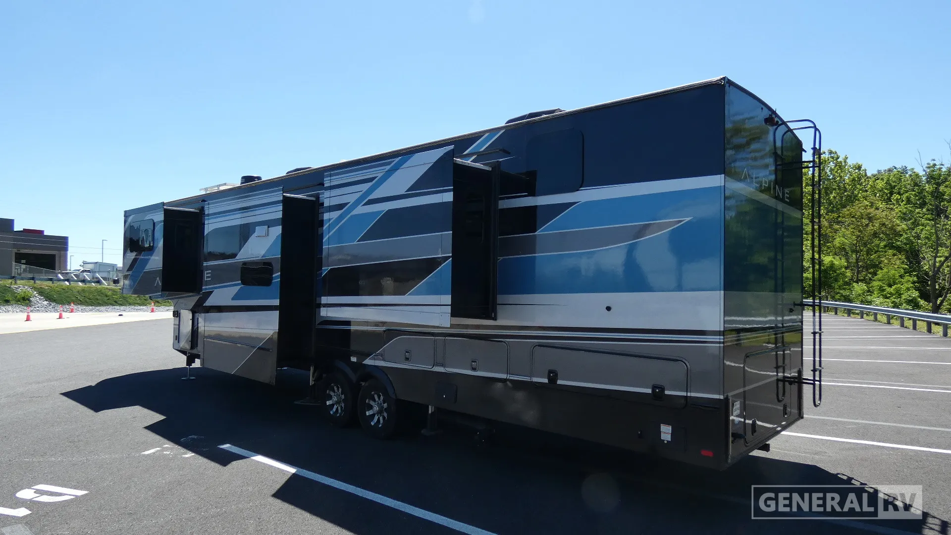 2025 Keystone Alpine 3700FL - Photo 4