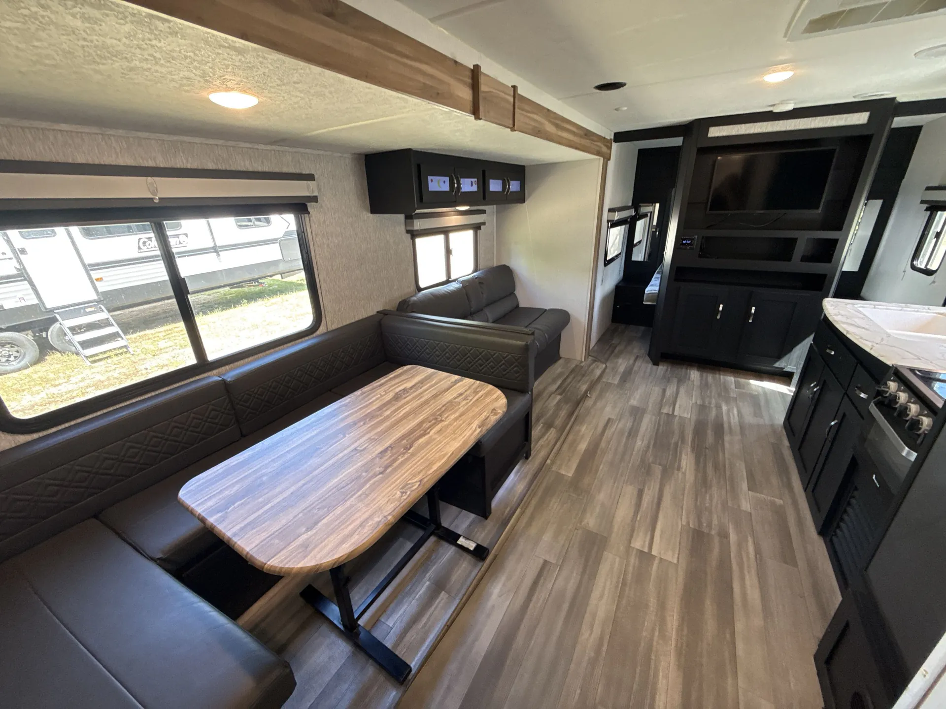 2022 Coachmen Freedom Express 29SE — living area main