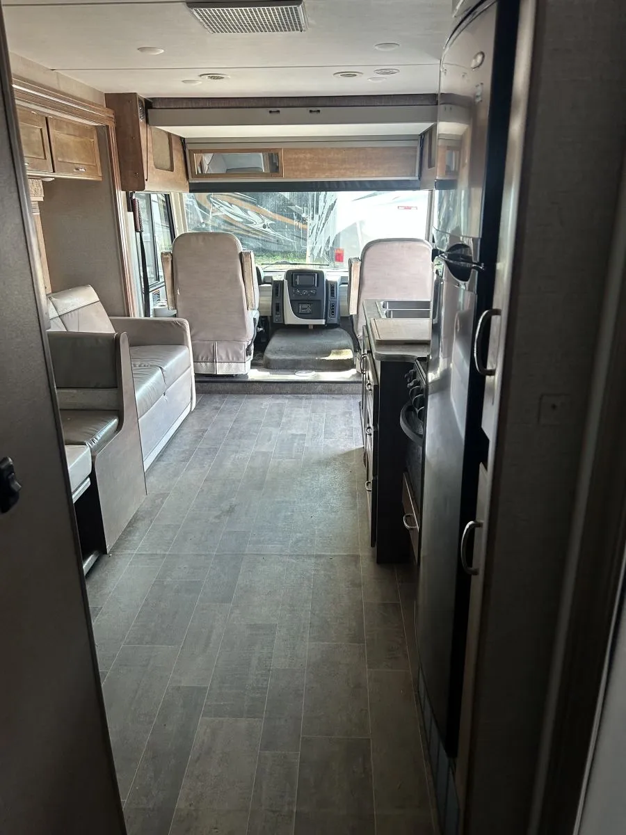 2018 Winnebago INTENT 30R - Photo 3