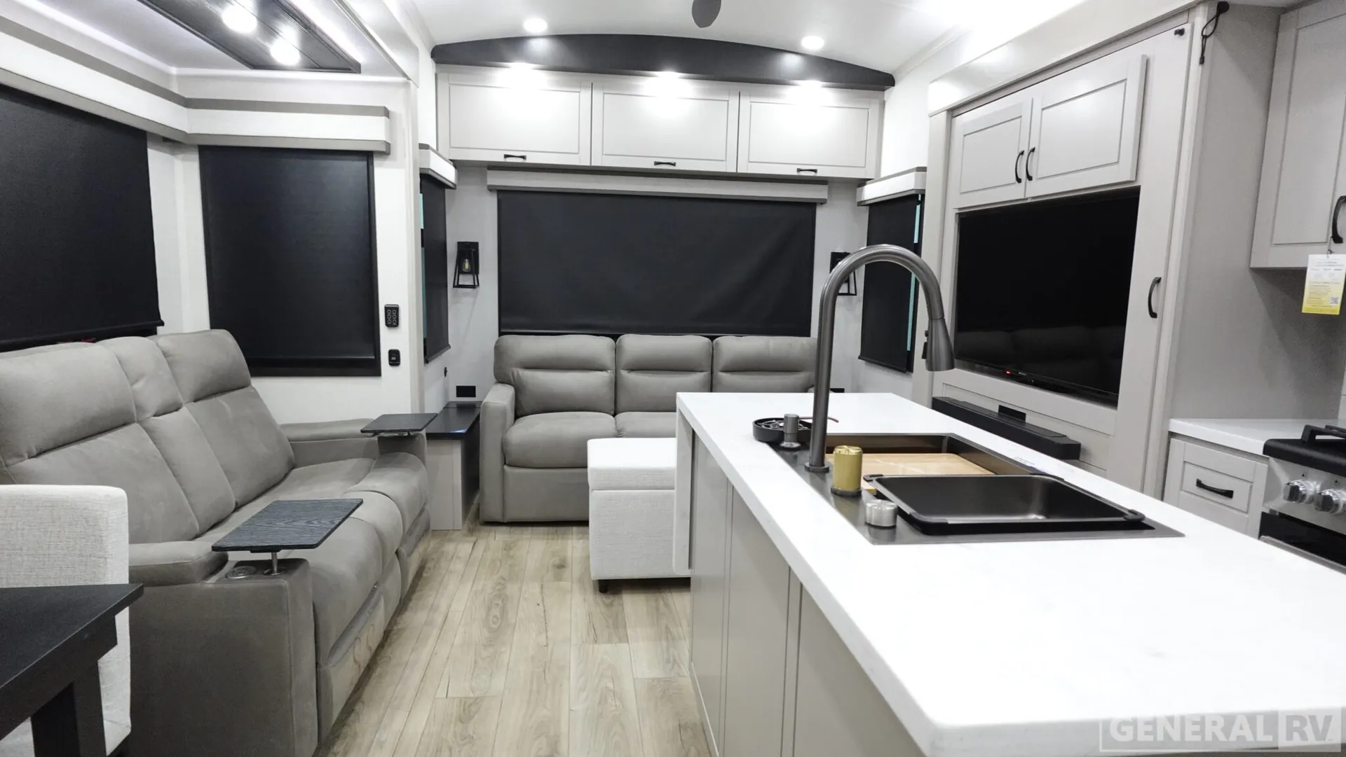 2026 Jayco North Point 310RLTS - Photo 3