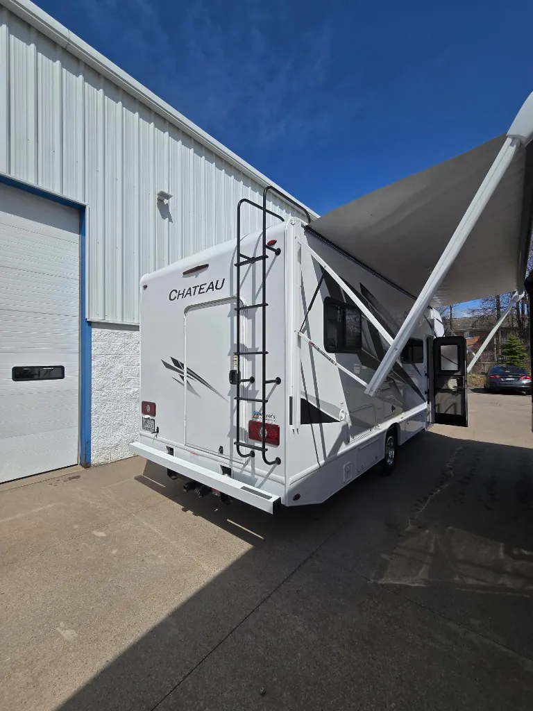 2024 Thor Motor Coach Chateau 26X - Photo 3