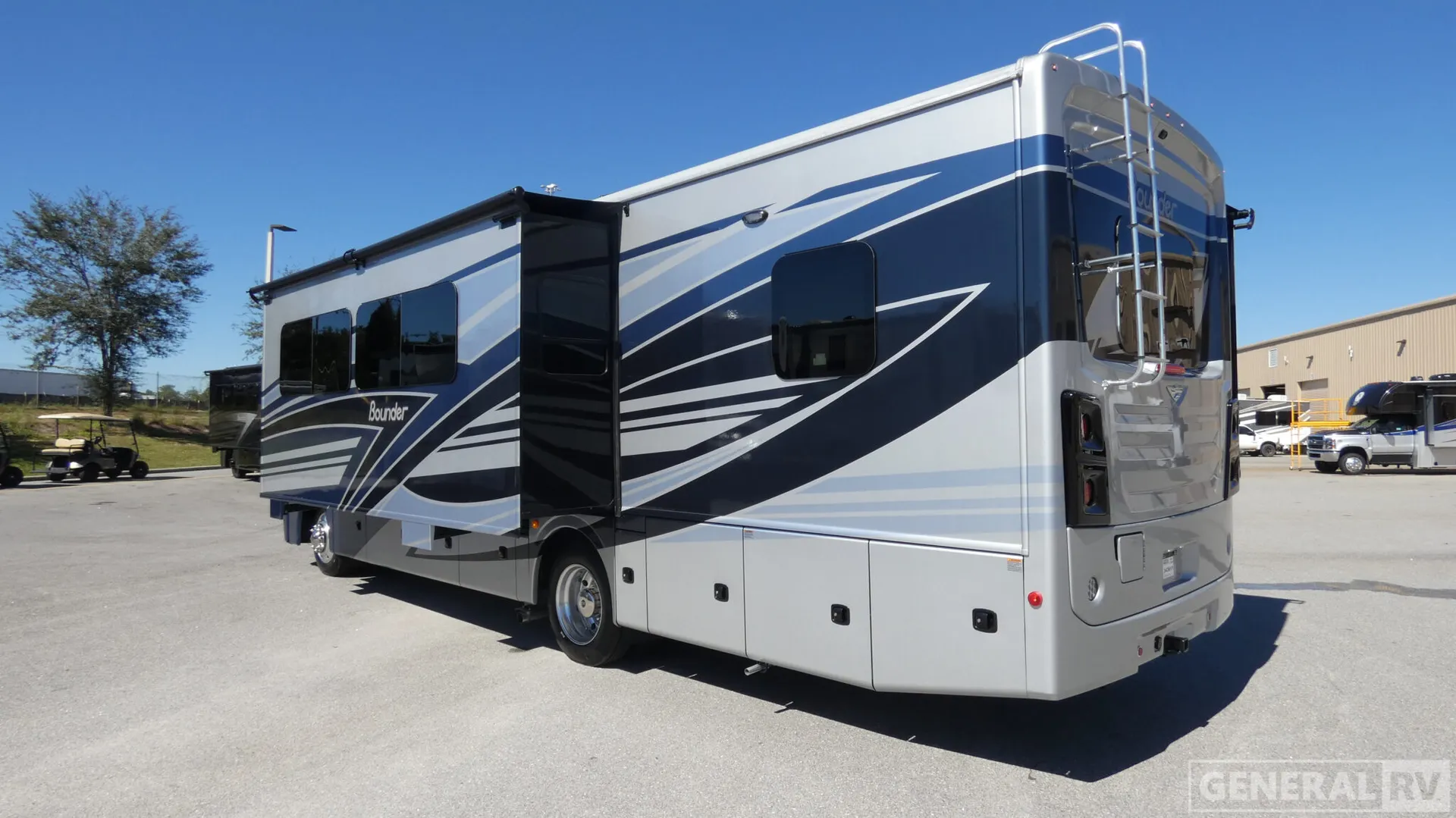 2026 Fleetwood Bounder 33C - Photo 4