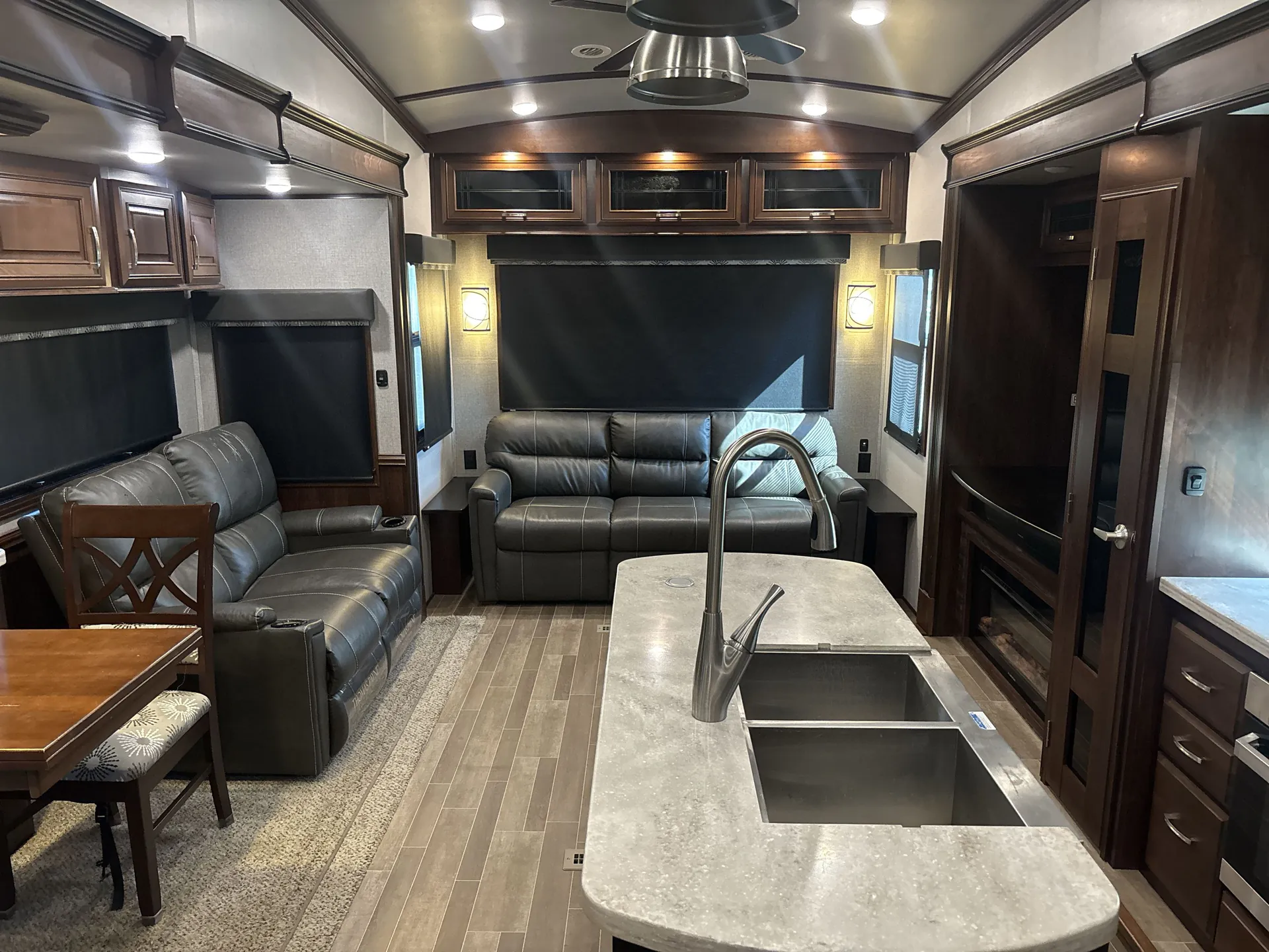 2019 Jayco Pinnacle 36SSWS — living area main