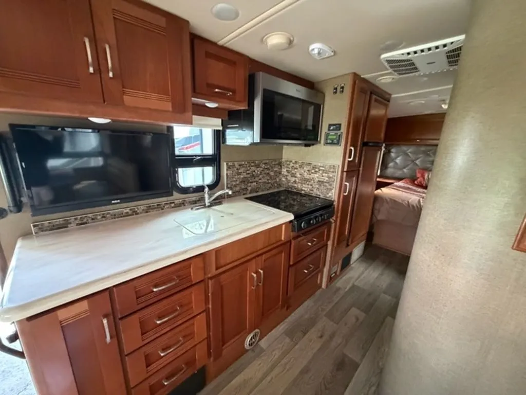 2019 Winnebago Aspect 27K - Photo 4