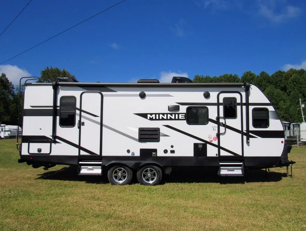 2023 Winnebago Minnie 2500FL - Photo 2