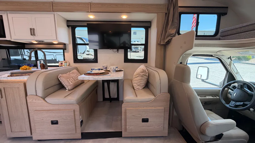 2026 Thor Motor Coach Freedom Elite 31FE, Photos photo 9