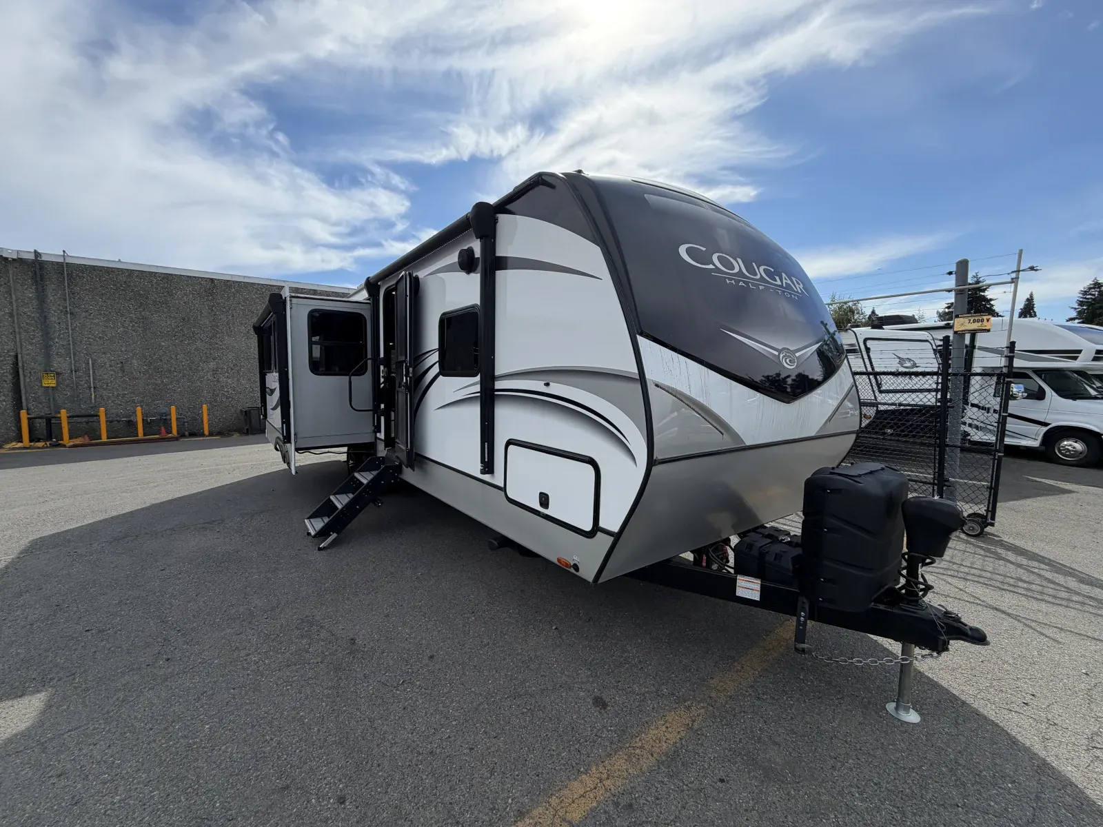2023 Keystone Cougar Half-Ton 29RLSWE - Photo 2