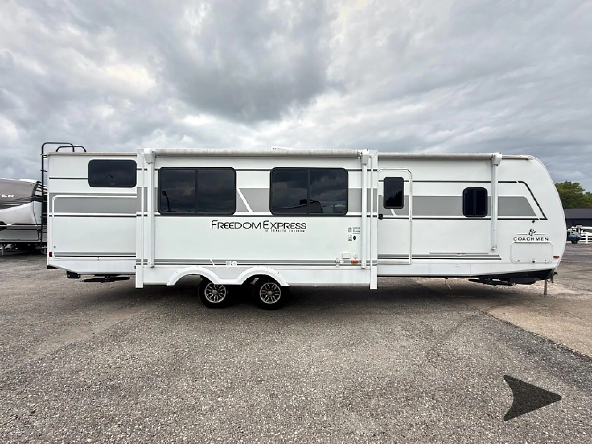 2025 Coachmen Freedom Express Ultra Lite 326BHDS - Photo 3