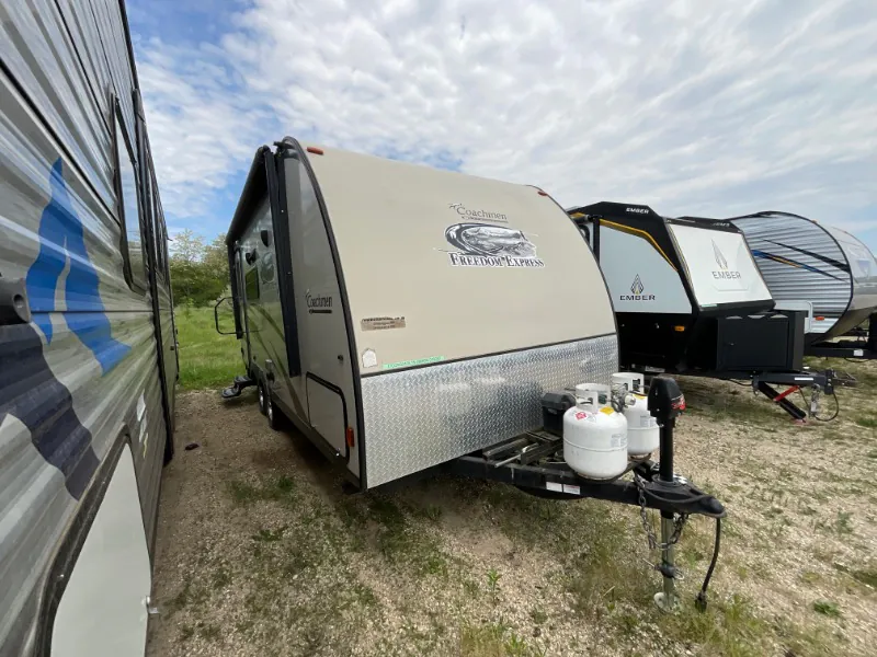 2015 Coachmen Freedom Express Ultra Lite 192RBS - Photo 2