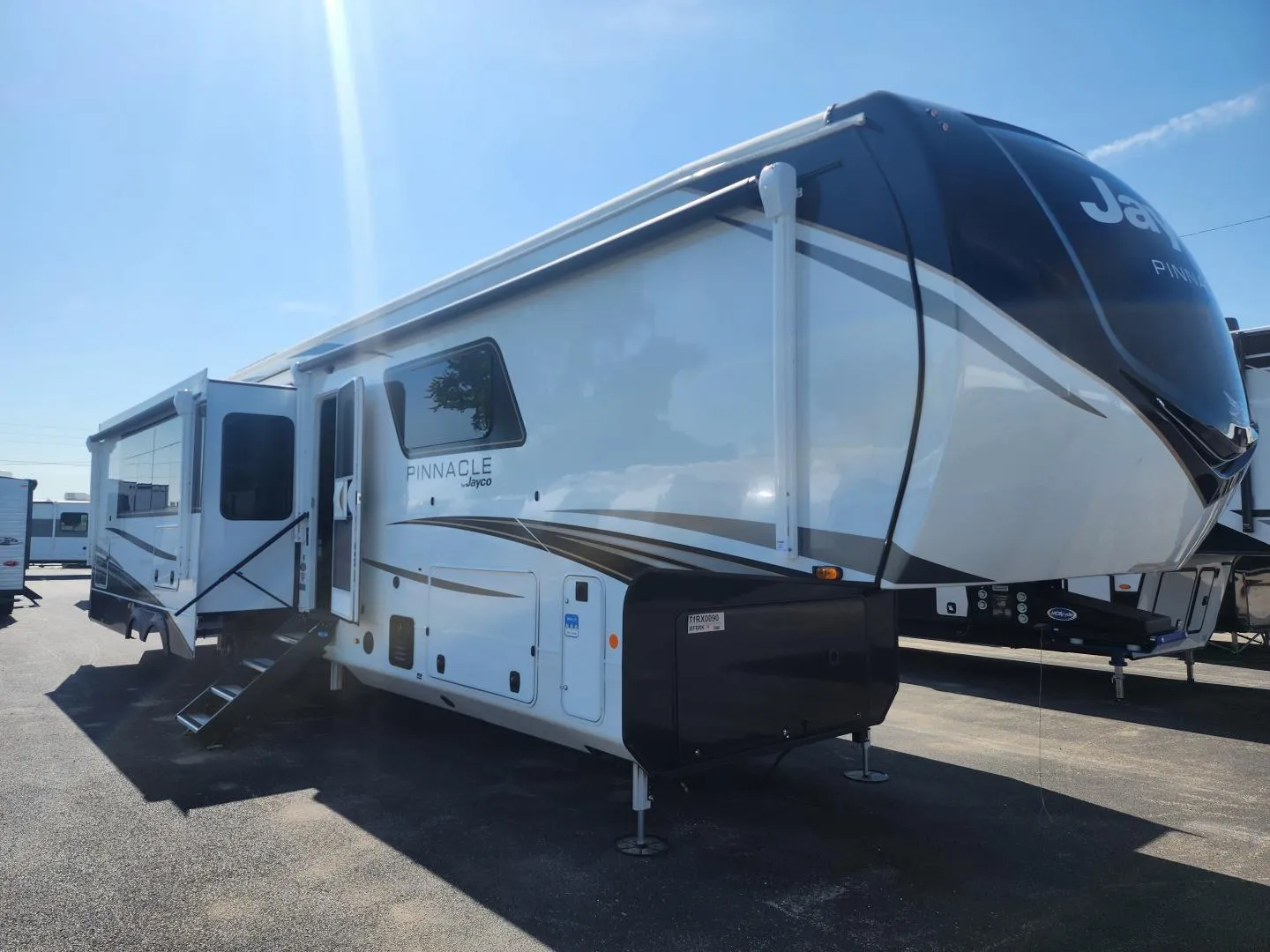 2026 Jayco Pinnacle 38FBRK - Photo 2