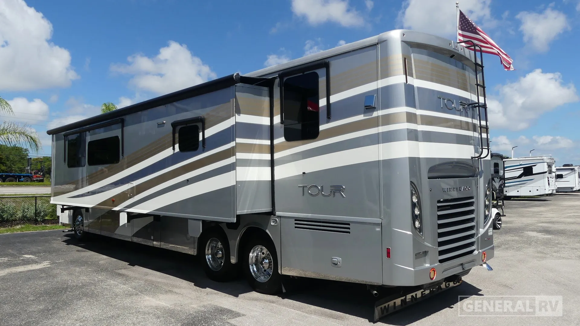 2017 Winnebago TOUR 42QD - Photo 4