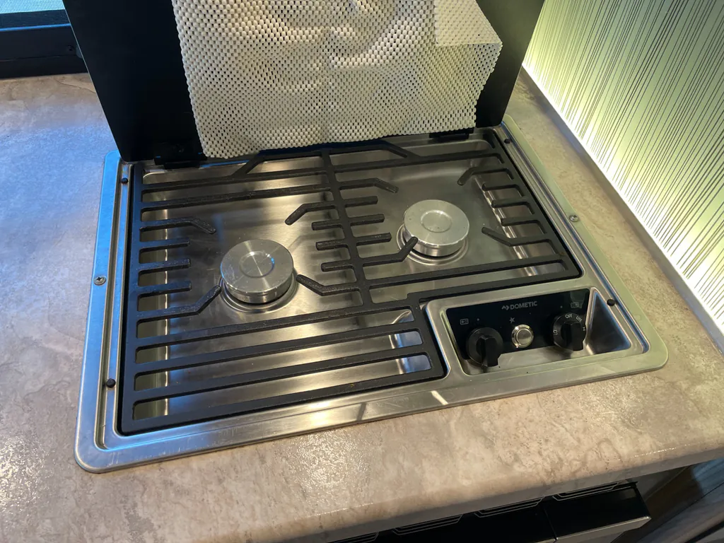 2020 Thor Motor Coach Tiburon 24FB, Photos photo 9