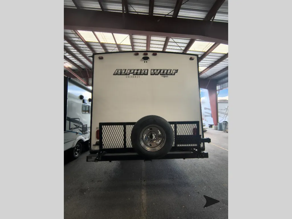 2019 Forest River Cherokee Alpha Wolf 26DBH-L, Photos photo 5