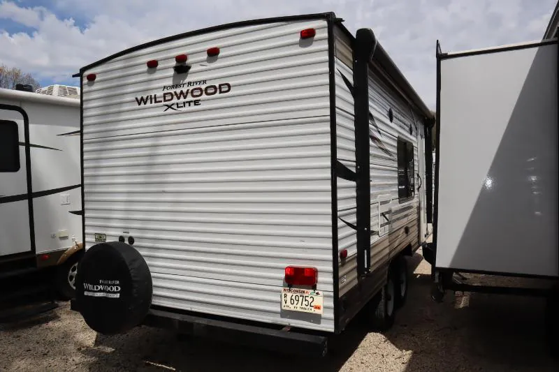 2018 Forest River Wildwood X-Lite 201BHXL — Photo 5