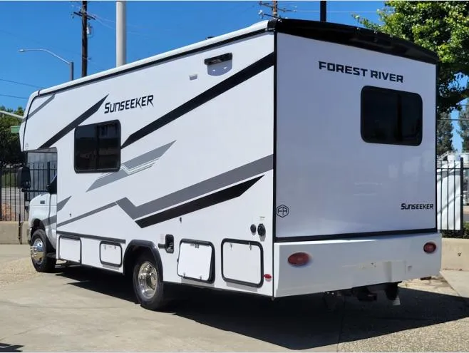 2026 Forest River Sunseeker LE 2350SLE FORD - Photo 4