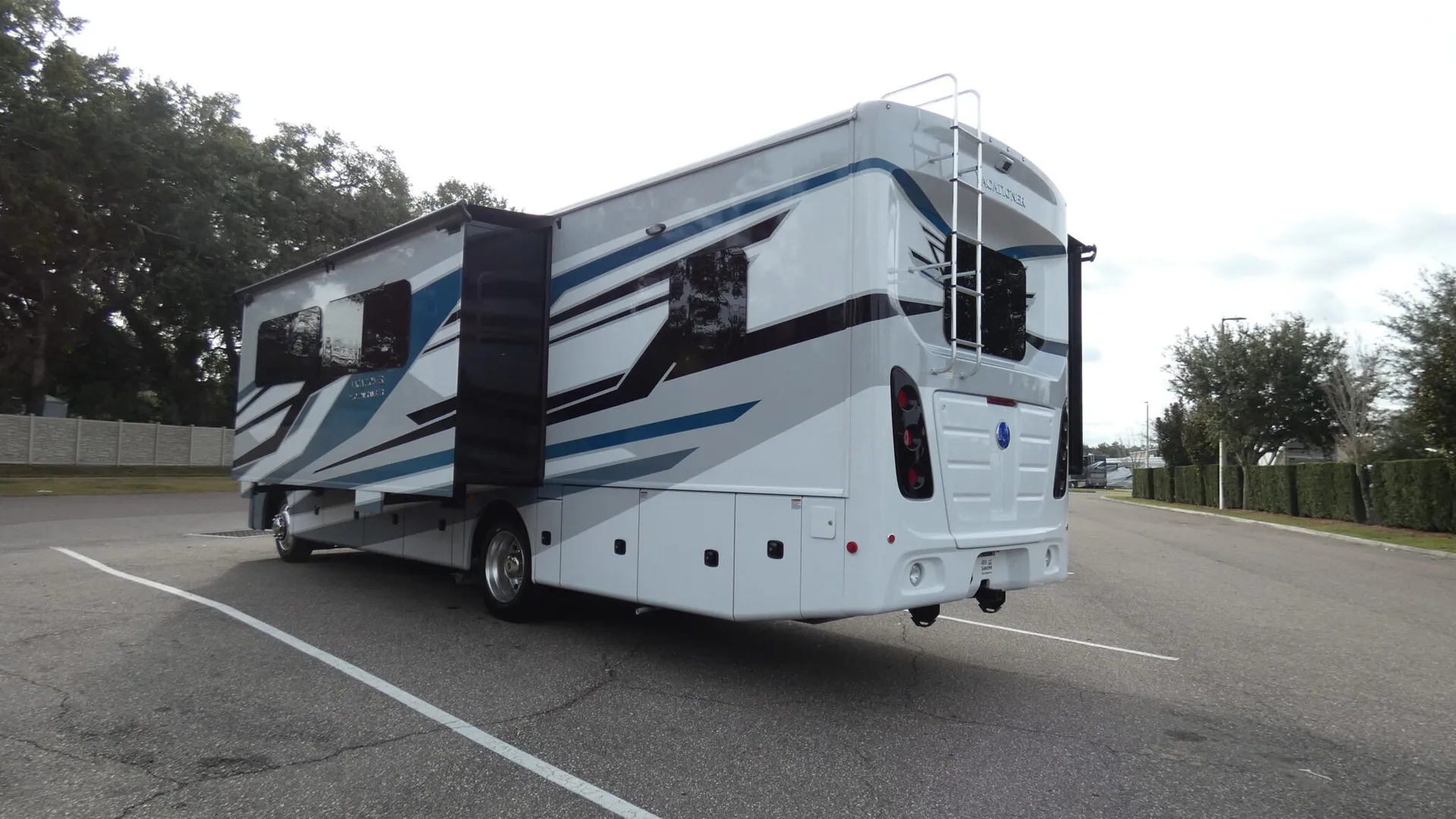 2026 Holiday Rambler Vacationer 33C - Photo 4