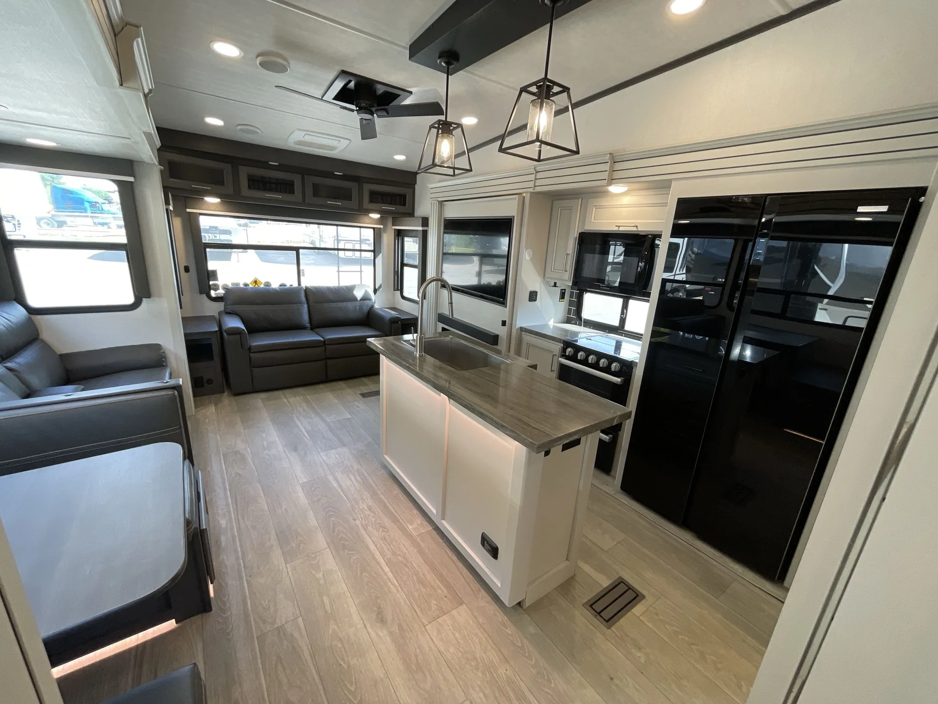2025 Keystone Cougar 360MBI — living area main