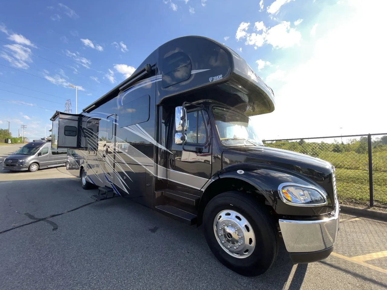 2023 Thor Motor Coach Inception 38BX - Photo 2