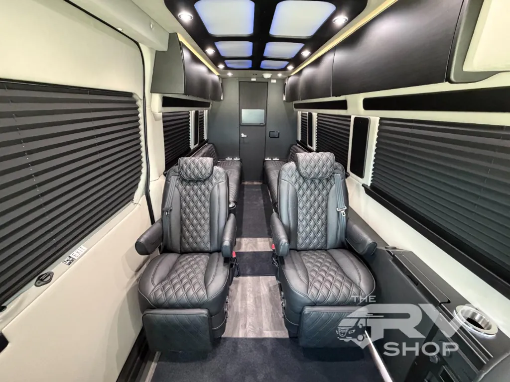 2027 Midwest Automotive Designs Luxe Cruiser D4, Photos photo 4