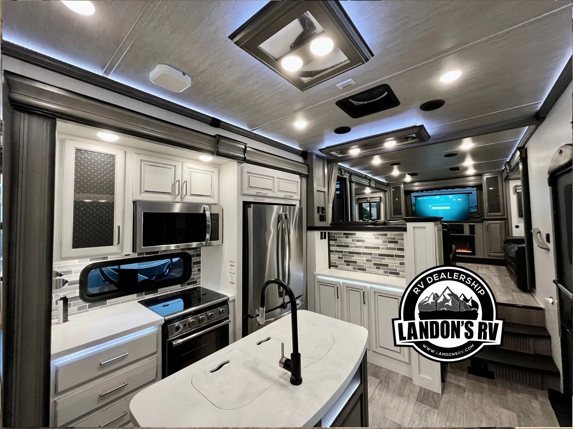 2021 Keystone Montana 3763BP dealer photo 1 from Landon's RV