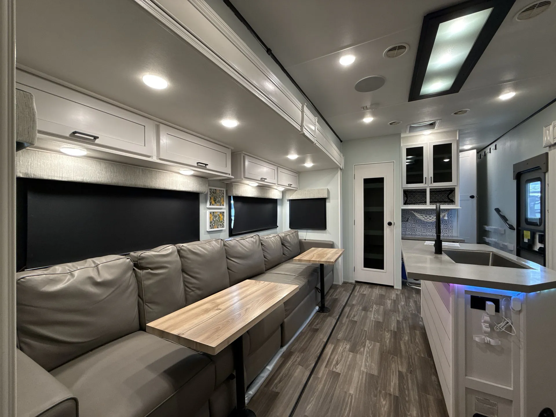 2024 Highland Ridge Roamer 364BHS — living area main