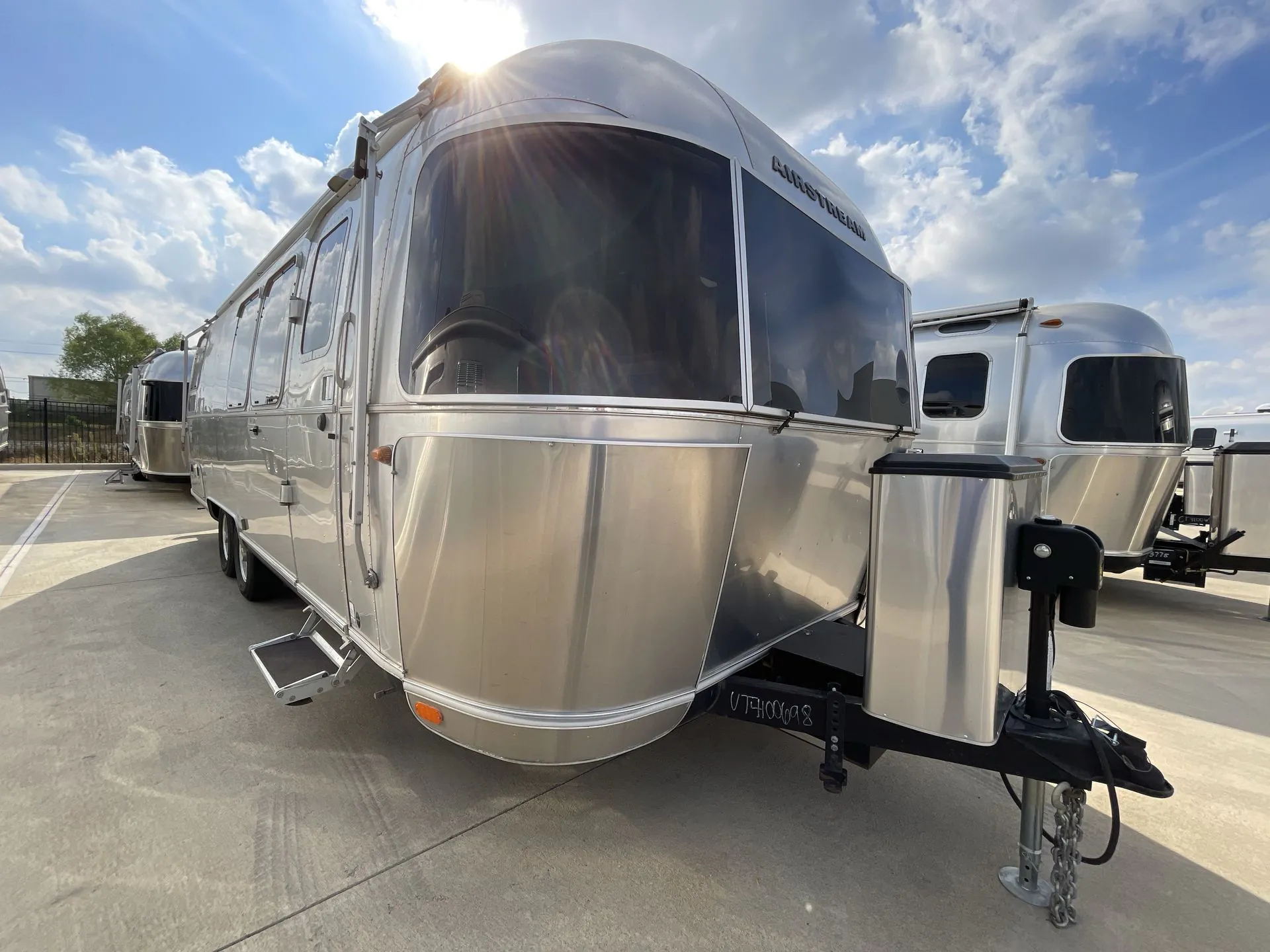 2018 Airstream International Serenity 28RB TWIN - Photo 2