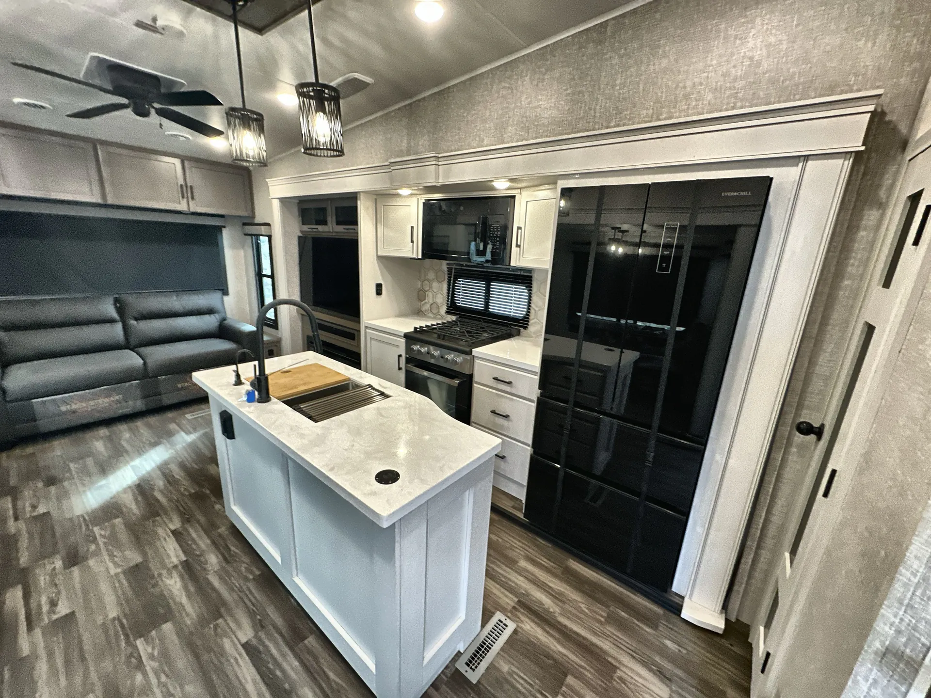 2024 Jayco Eagle 370FBTS - Photo 3