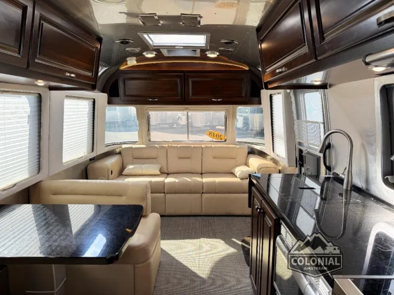 2018 Airstream Classic 30RB - Photo 3