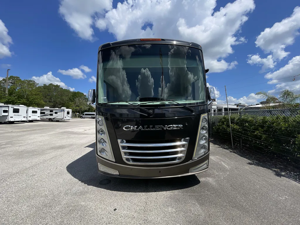 2023 Thor Motor Coach Challenger 35MQ, Photos photo 4