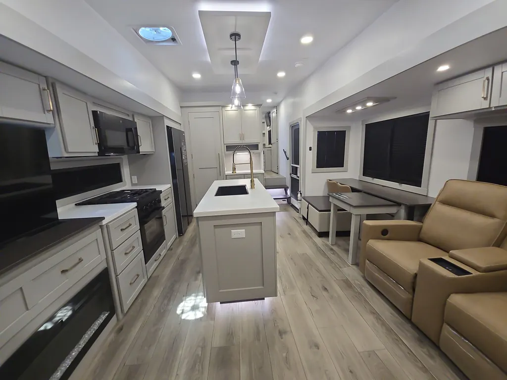 2026 Brinkley Model Z 3515, Photos photo 17