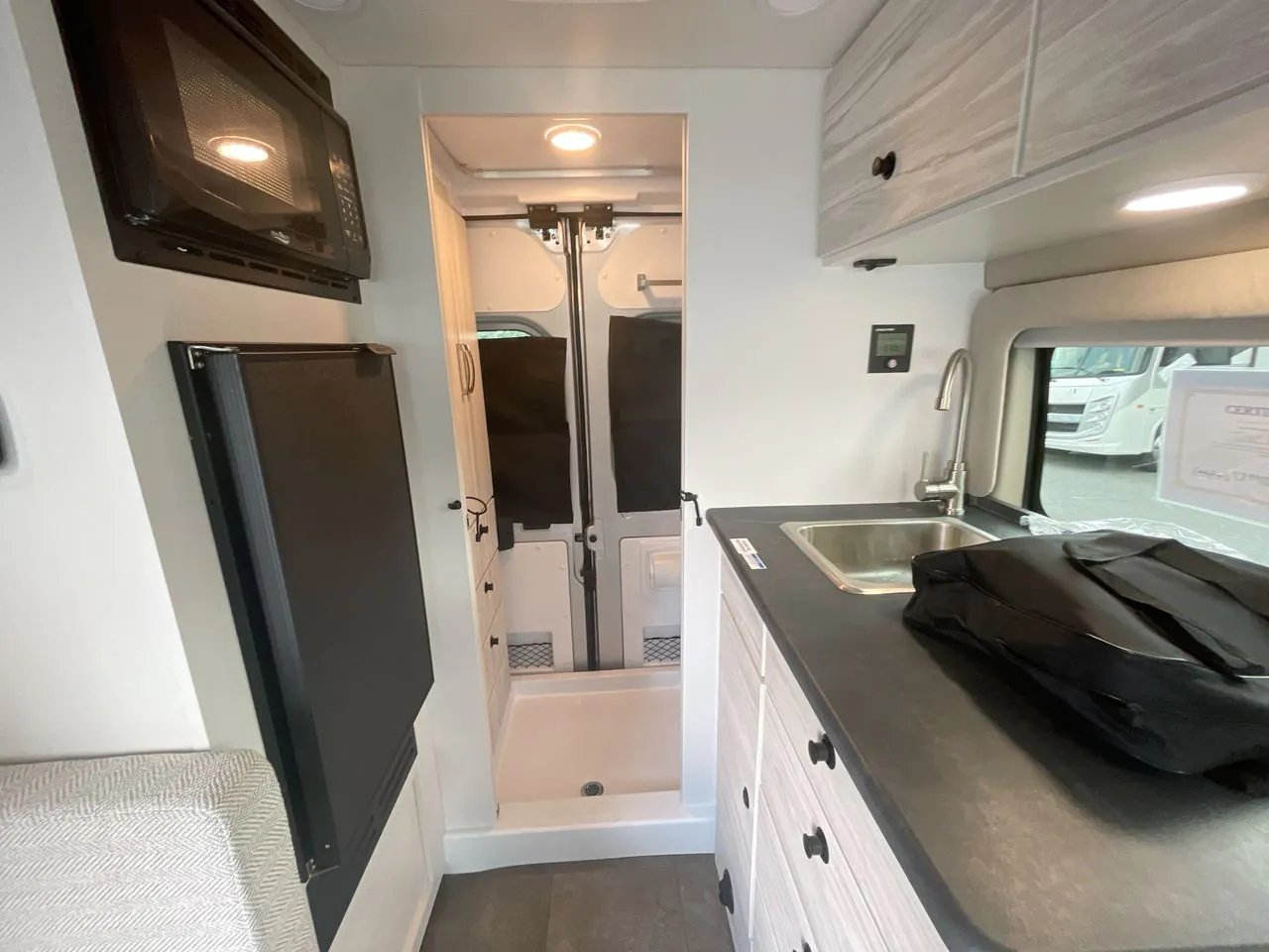 2026 Entegra Coach ARC 18C - Photo 3