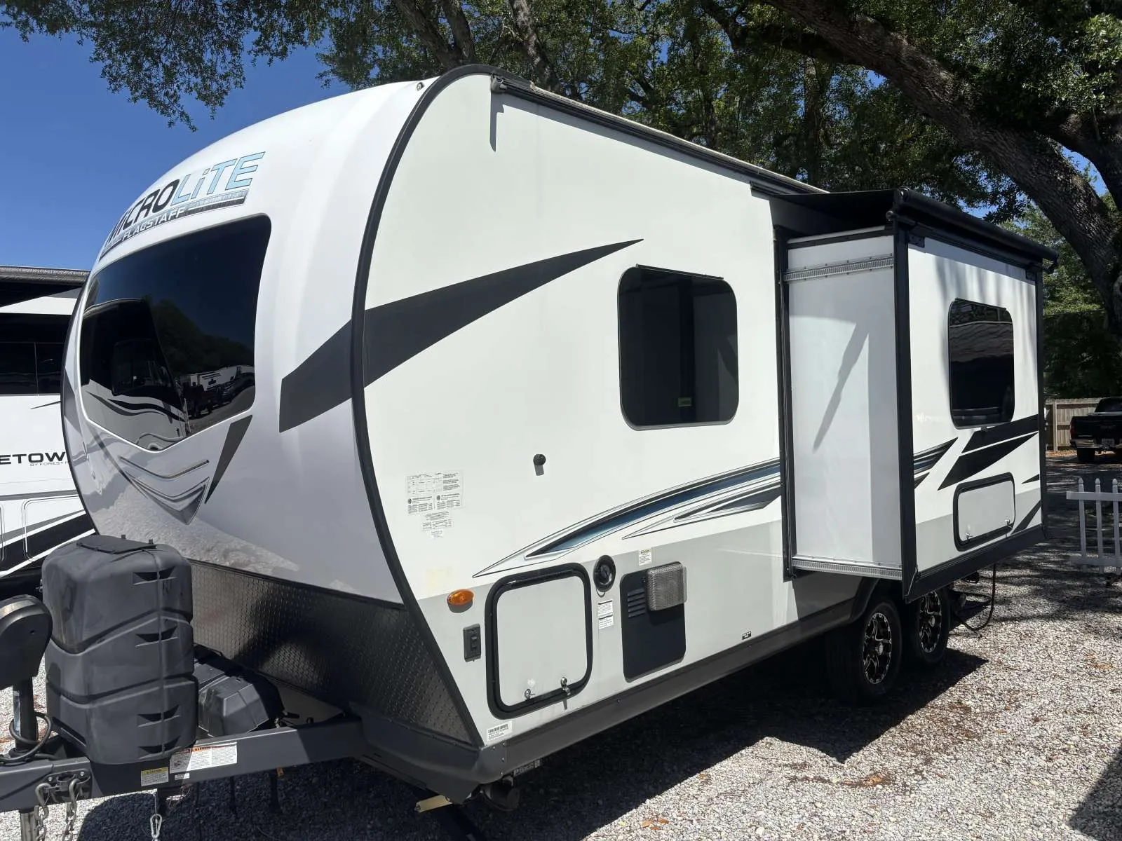 2022 Forest River Flagstaff Micro Lite 21FBRS - Photo 3