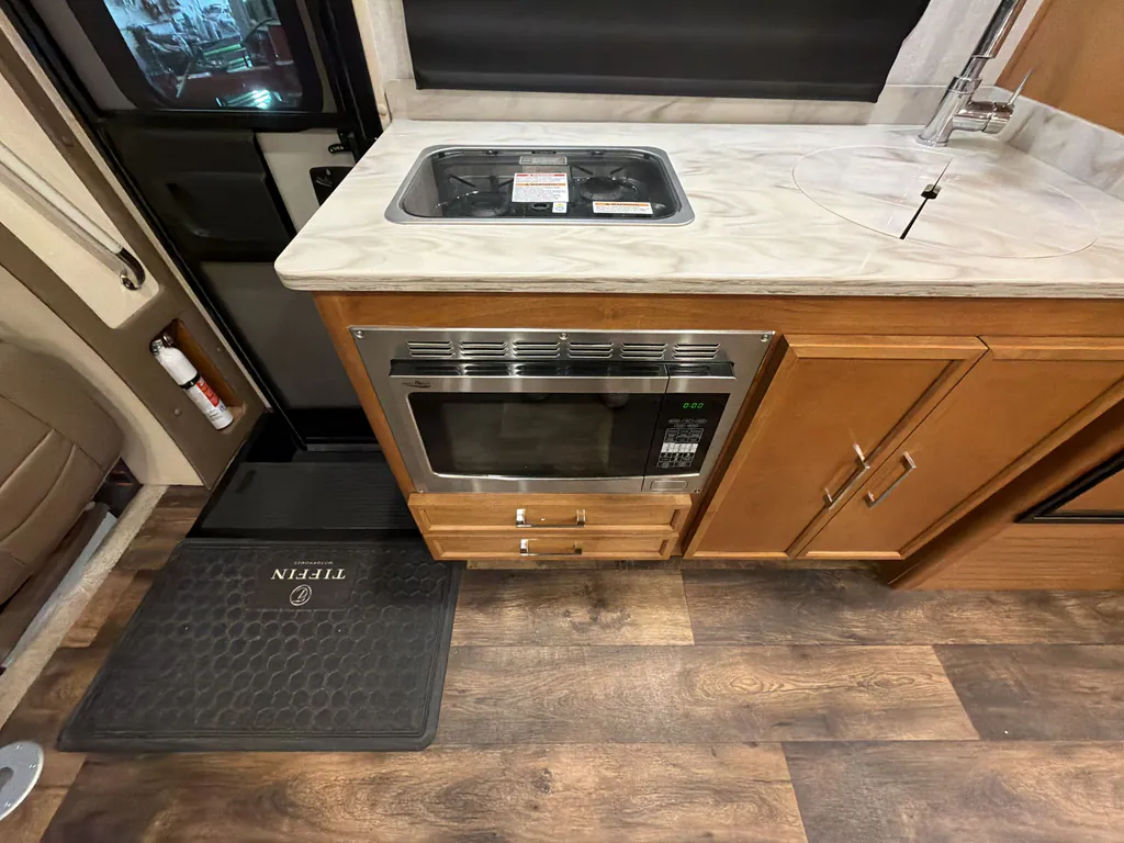 2019 Tiffin Wayfarer 24 FW, Photos photo 10