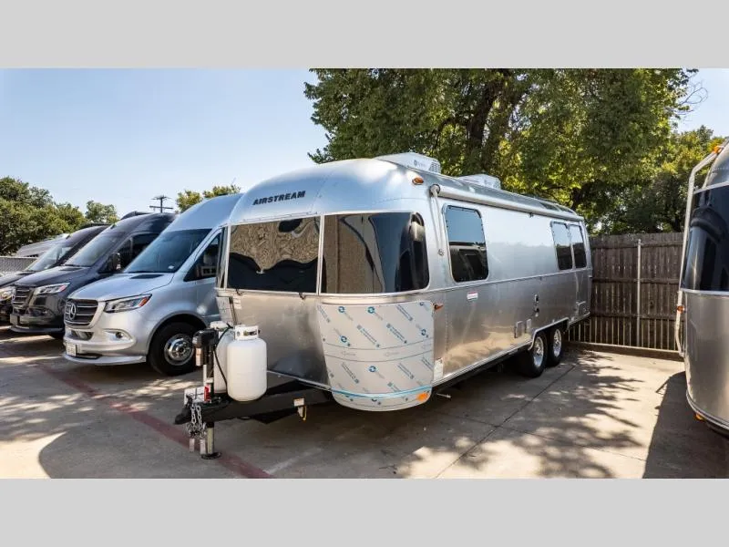 2026 Airstream International 25FB - Photo 3