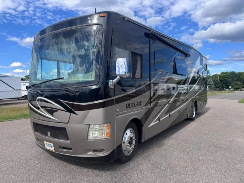 2015 Thor Motor Coach Outlaw 37LS - Photo 4