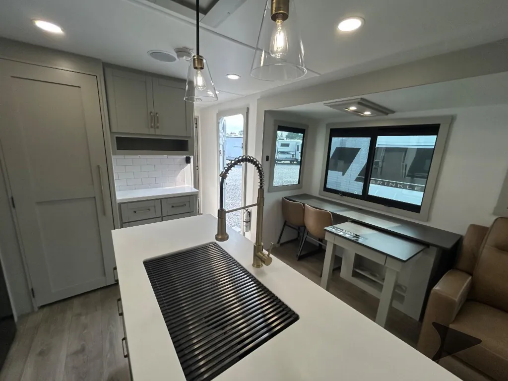 2026 Brinkley Model Z Air 297, Photos photo 29