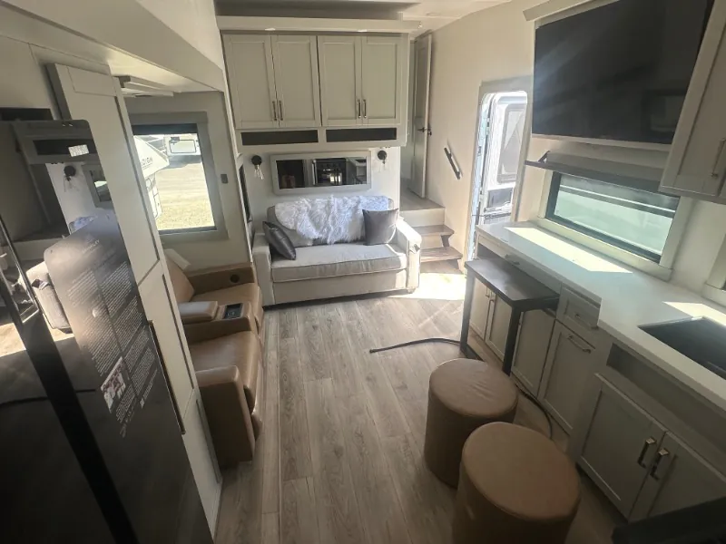 2026 Brinkley Model Z 2810, Photos photo 9