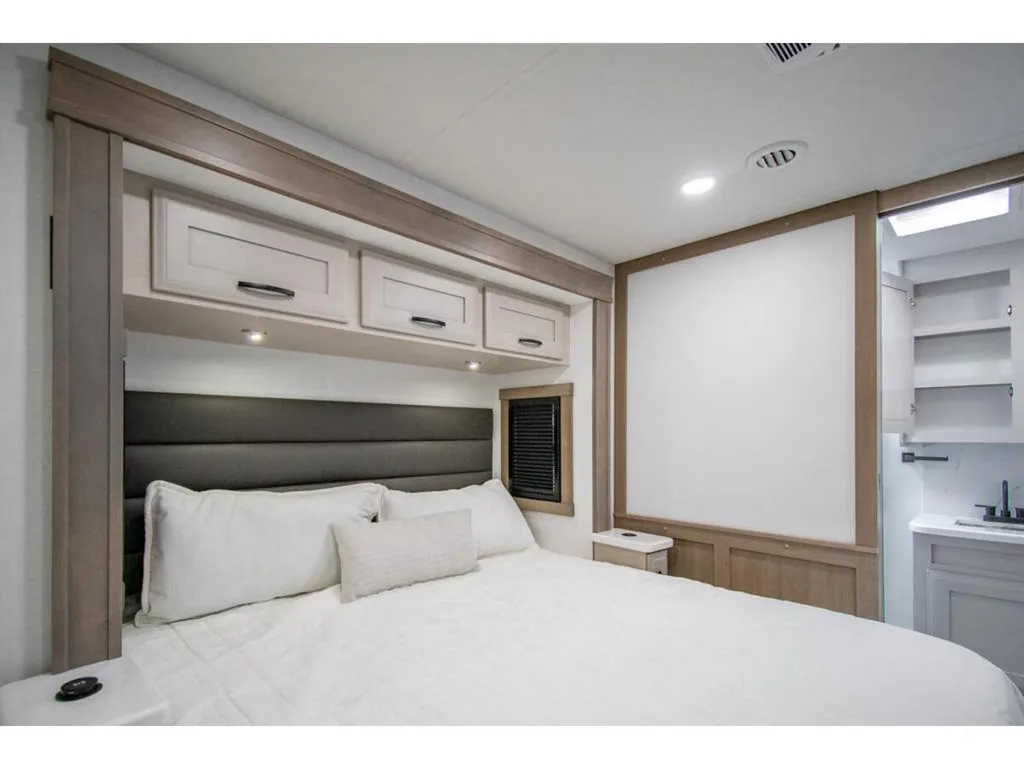2027 Entegra Coach Emblem 36U, Photos photo 29