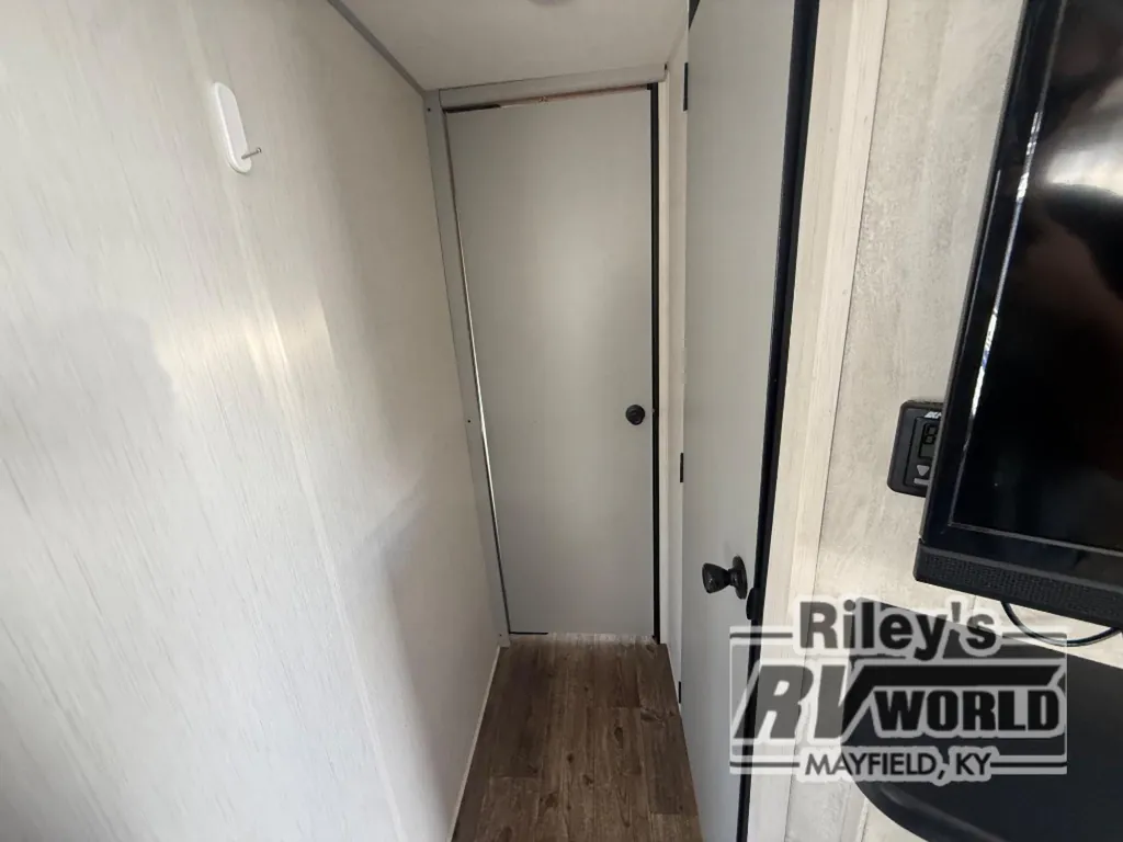2022 Forest River Vibe 32BH, Photos photo 15