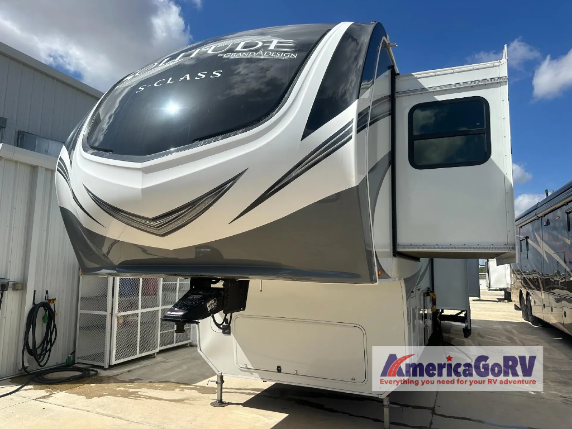 2023 Grand Design Solitude S-Class 3740BH - Photo 2