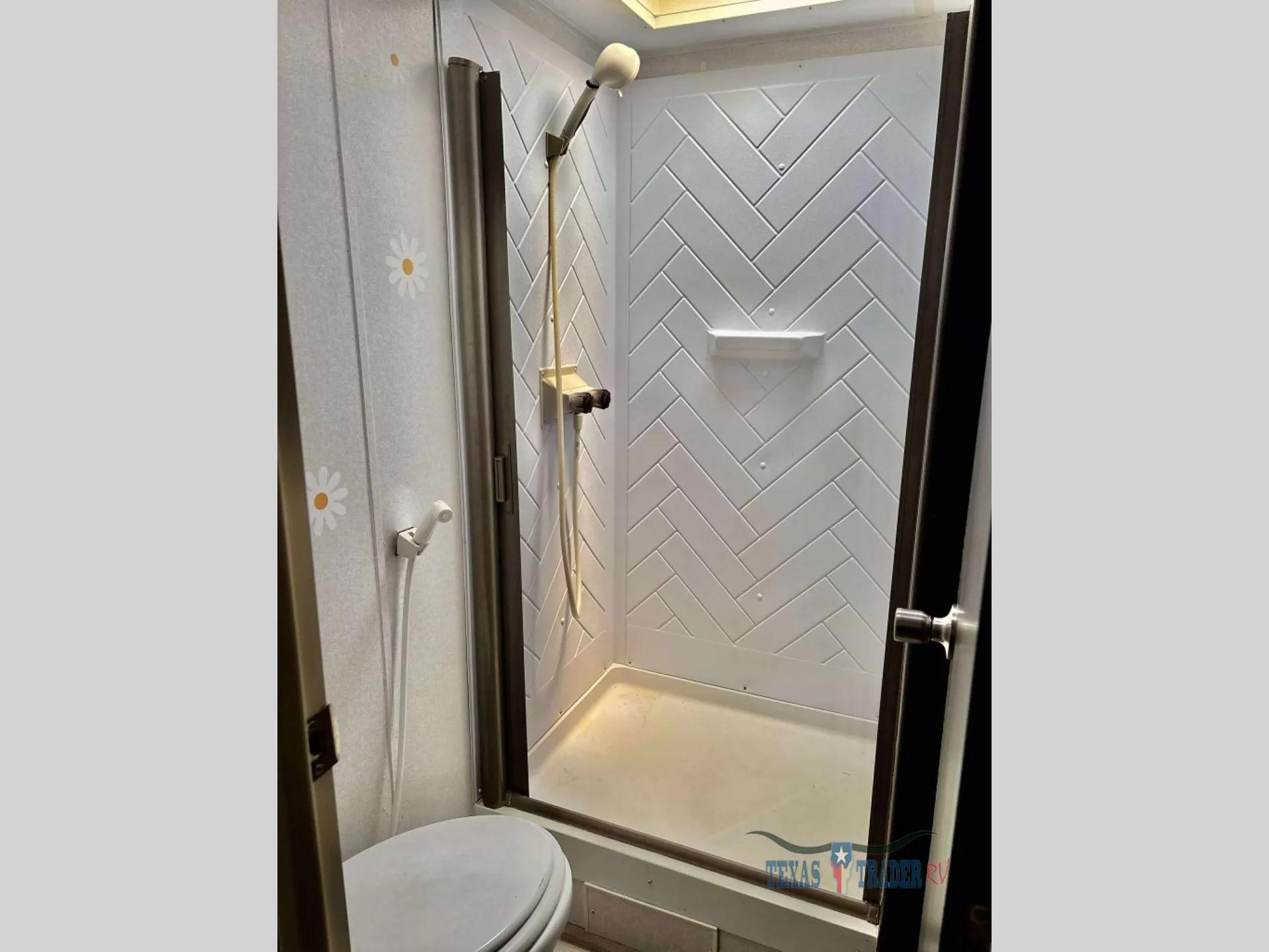 2020 Forest River Wildwood 27RKS — Photo 8
