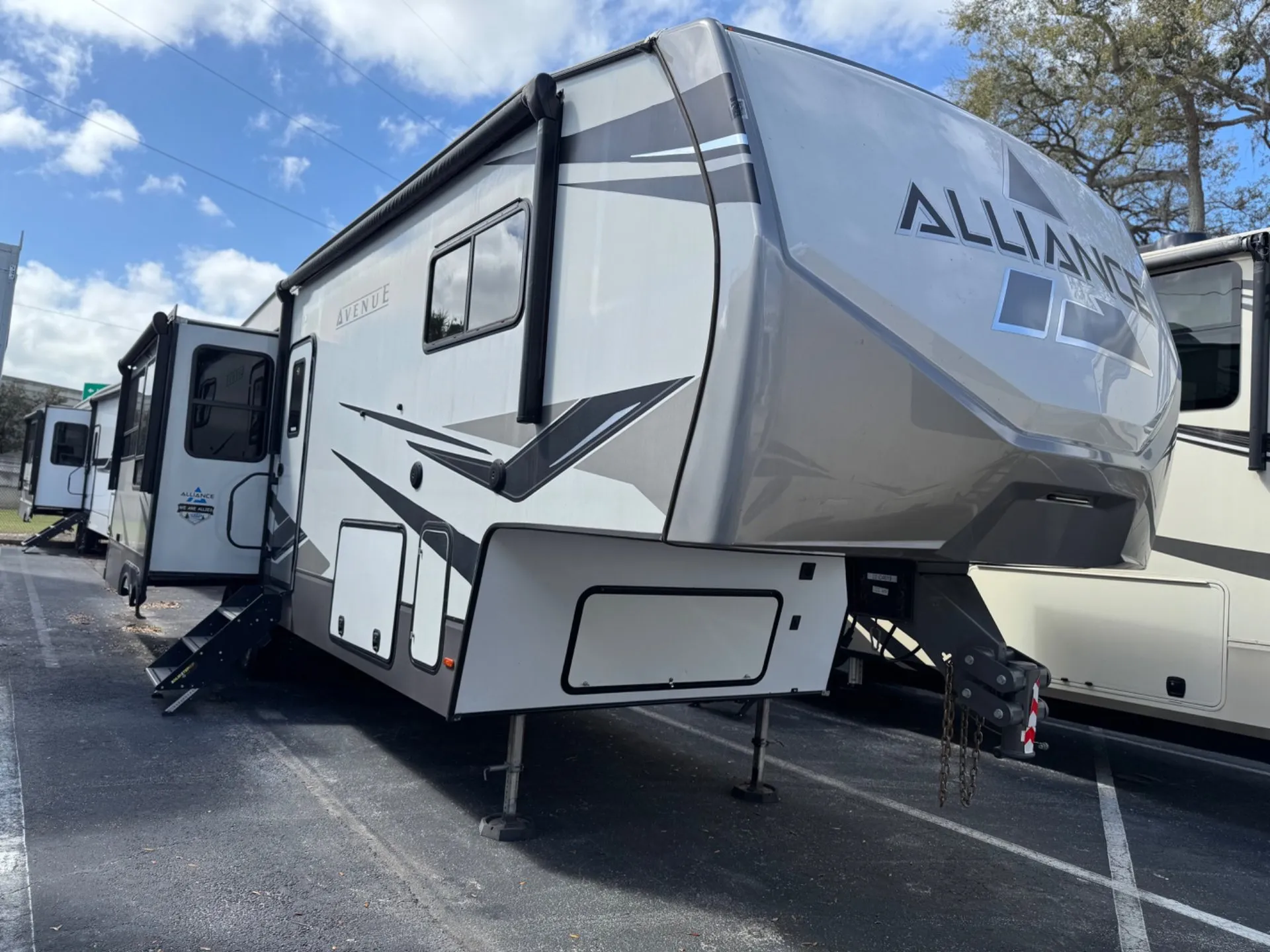 2022 Alliance RV Avenue 32RLS - Photo 2