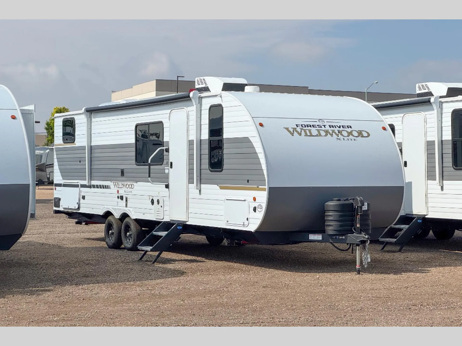 2027 Forest River RV WILDWOOD X-LITE 273QBXL