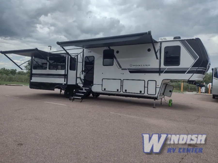 2026 Keystone Montana 385BR - Photo 3