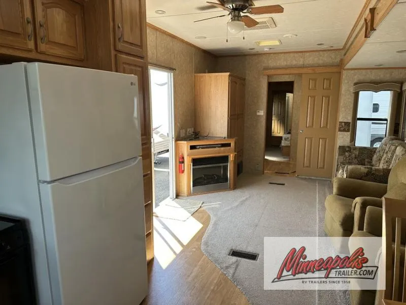 2008 CrossRoads RV Hampton 39FK - Photo 2